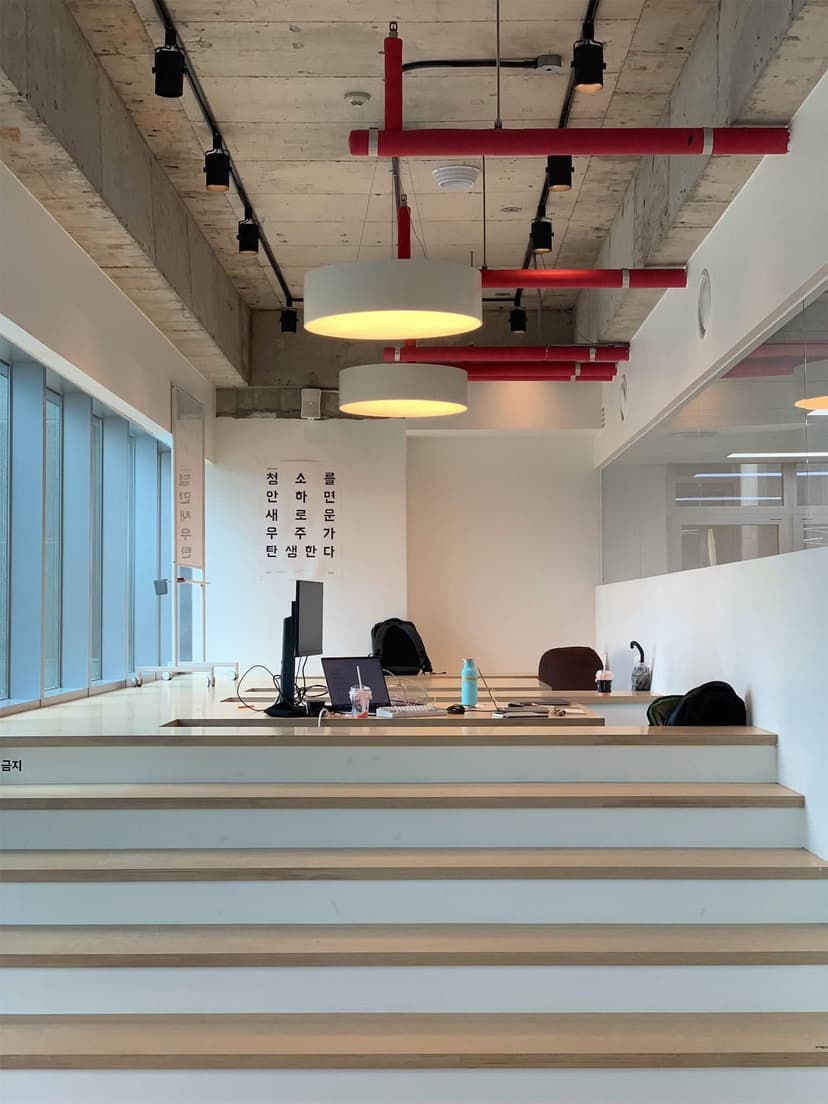 ALT: No shoes allowed - the so-called Sushi Bar Lounge. It's first-come, first-served due to the great view.