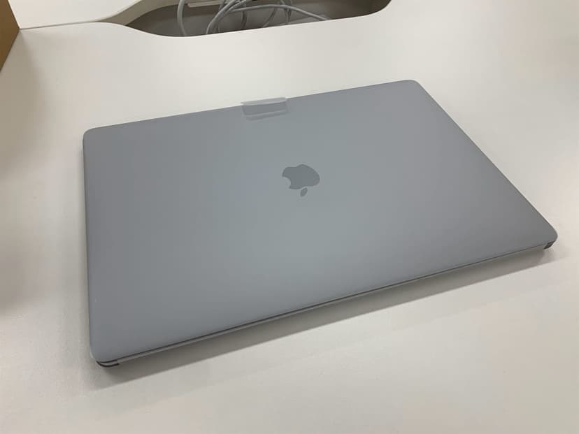 ALT: MacBook